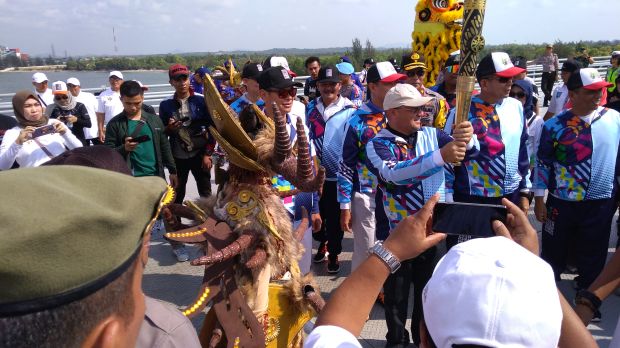 Obor Asian Para Games 2018 Diarak Konvoi VW Kodok