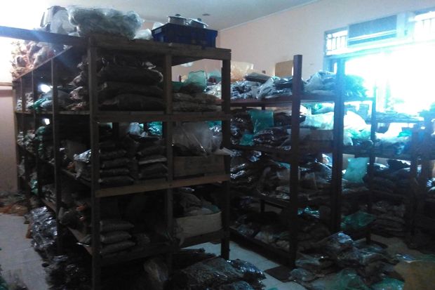 Pabrik Rumahan Spare Part Motor Palsu Digerebek di Palembang