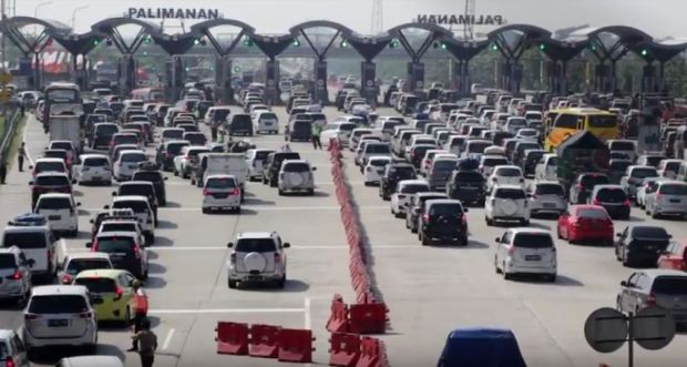 Tol Cipali Macet Lebih Dari 10 Kilometer, Petugas Buka 26 Gardu