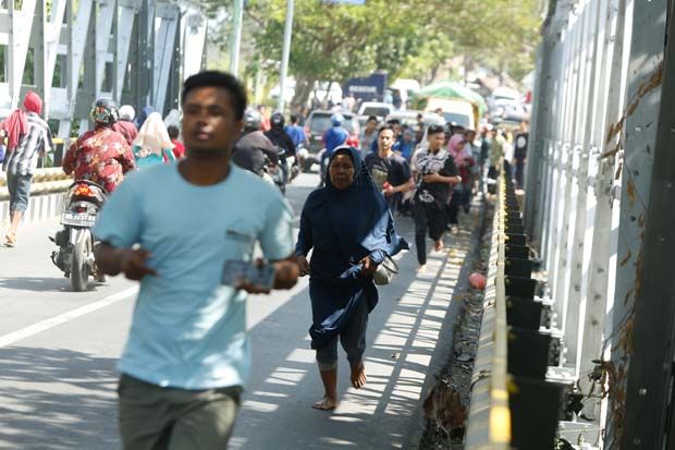 Jembatan Penghubung Retak, Warga Lombok Utara Panik