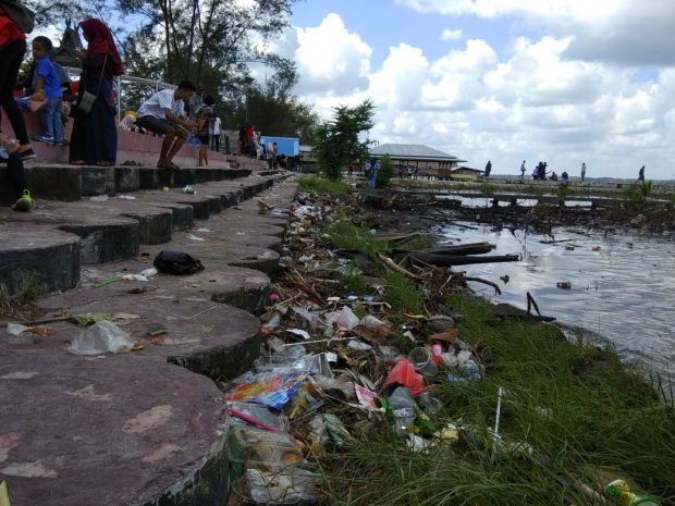 Buang Sampah Sembarangan di Pantai Kubu, Bupati Tegur Pedagang dan Pengunjung