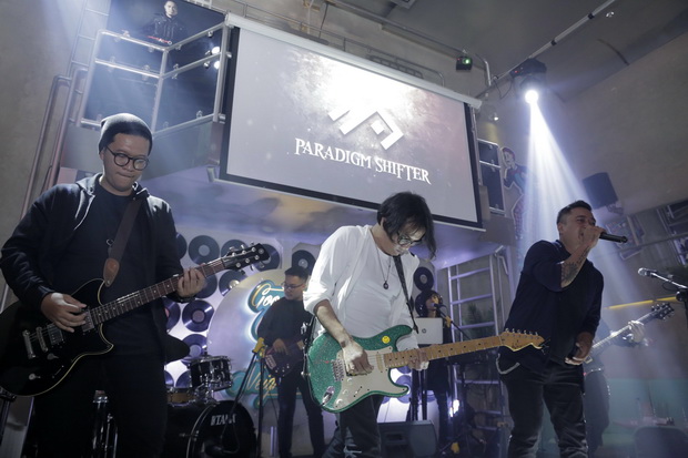 Ramaikan Lagi Dunia Musik Tanah Air, Vokalis Ini Kenalkan Band Baru