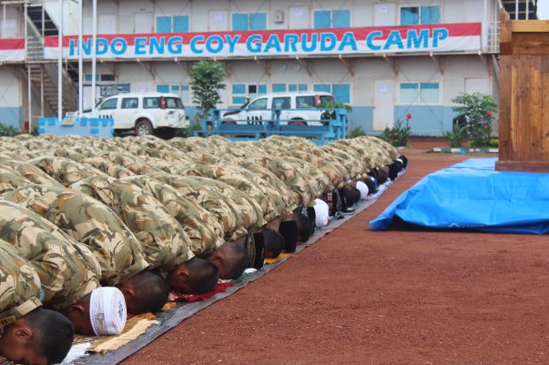 Pasukan Garuda XXXVII-D/Minusca Salat Idul Adha 1438 H di Tanah Afrika