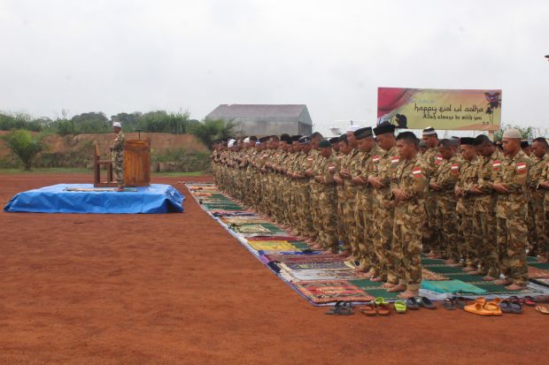 Pasukan Garuda XXXVII-D/Minusca Salat Idul Adha 1438 H di Tanah Afrika