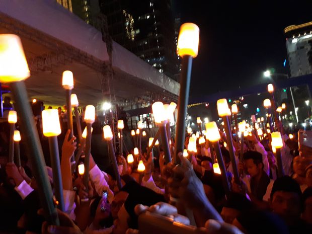 Ribuan Warga Ibu Kota Ikuti Pawai Obor Jakarta Muharram Festival