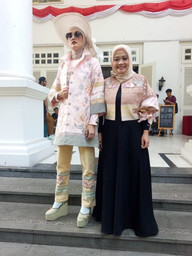 Tenun Balai Panjang Payakumbuh Tampil di New York Fashion Week