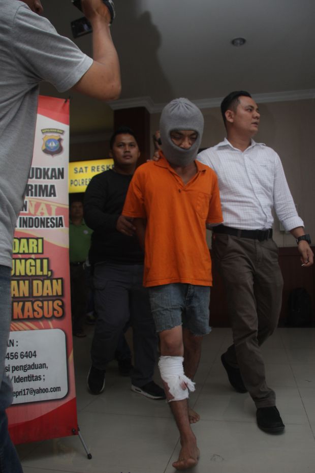 Ancam Pakai Pisau, Sopir Dua Kali Perkosa Penumpangnya dalam Angkot