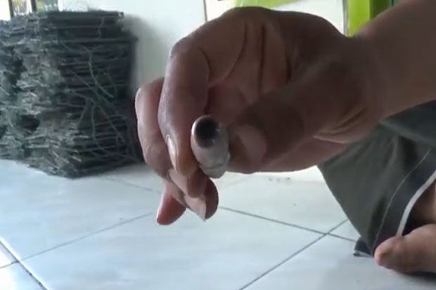 Peluru Nyasar, 1 Orang Terluka dan Inventaris Rumah Berantakan