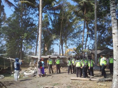 Pembersihan Area Bandara Kulonprogo Dikawal Aparat, Warga Pasrah