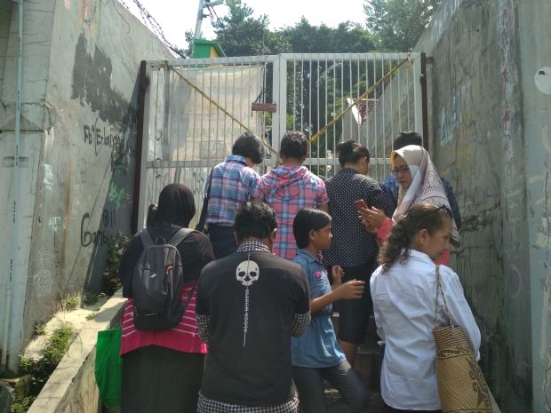 Peringati 100 Hari Pembunuhan Noven, Warga Tabur Bunga di Bogor
