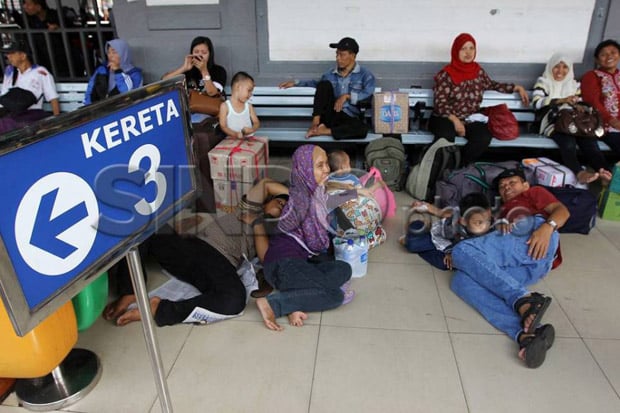Arus Balik, Ruang Tunggu Terminal dan Stasiun Dipenuhi Penjemput