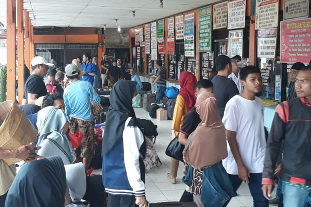 Lonjakan Penumpang di Terminal Kalideres Diprediksi Terjadi Malam Ini