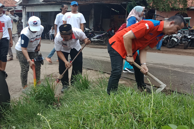 Semangat Sumpah Pemuda, Caleg Perindo Turun Bersihkan Lingkungan