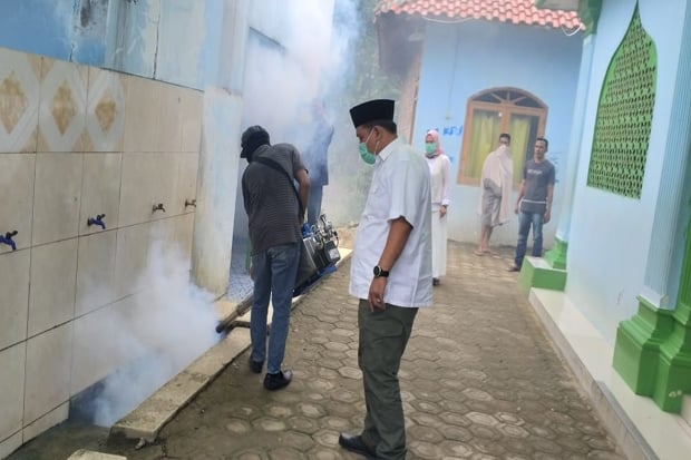 DBD Mengancam, Caleg Perindo Fogging Lingkungan Warga di Sumur Batu