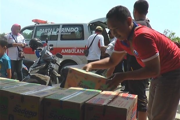 Detik-Detik Gelombang Laut Terjang Permukiman di Pesisir Semarang