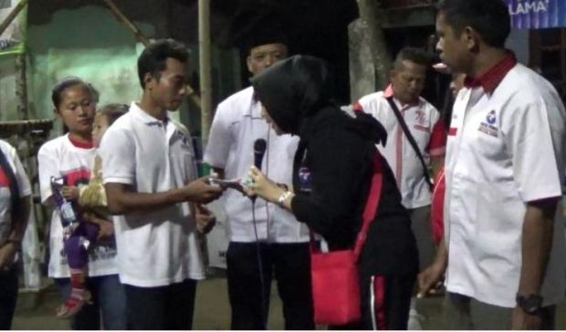 Caleg Perindo Buka Turnamen Voli dan Serahkan Asuransi Kematian