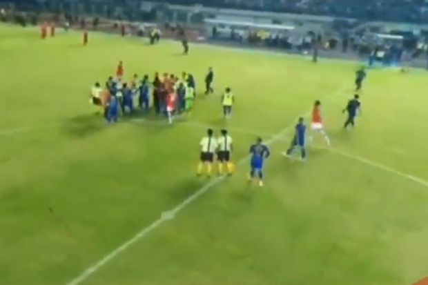 Persib kontra Persija rusuh Persib kontra Persija rusuh