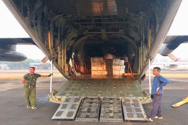 Lima Pesawat TNI AU Angkut Logistik dan Relawan ke Lombok