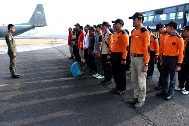 Lima Pesawat TNI AU Angkut Logistik dan Relawan ke Lombok