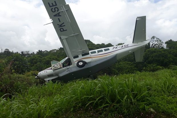Pesawat Alfra Trans PK-ASE Tergelincir di Bandara Kasonaweja Papua