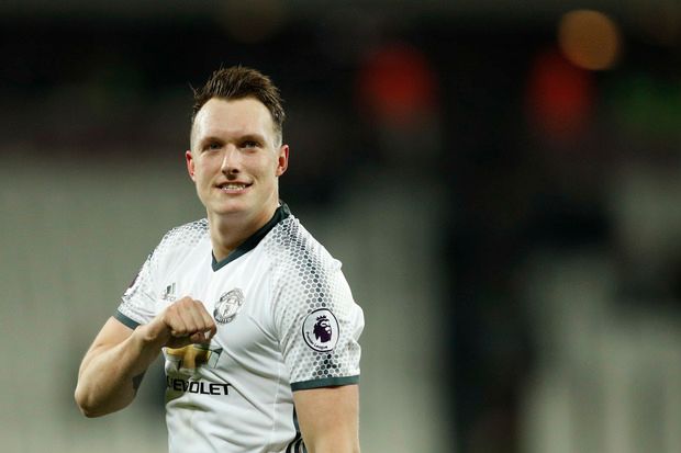 Sepak Bola Modern dan Ritual yang Masih Terlihat