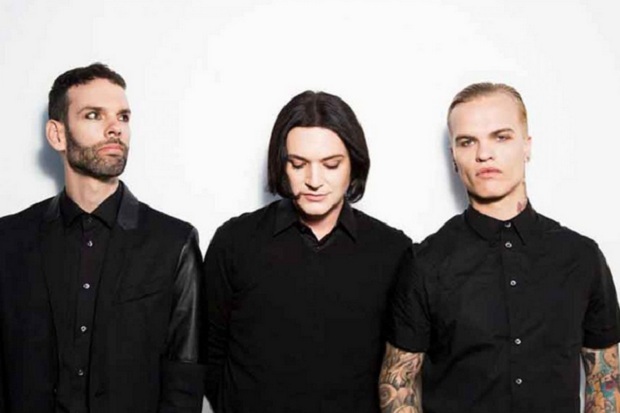 Placebo Tandai 20 Tahun Album Without You I'm Nothing