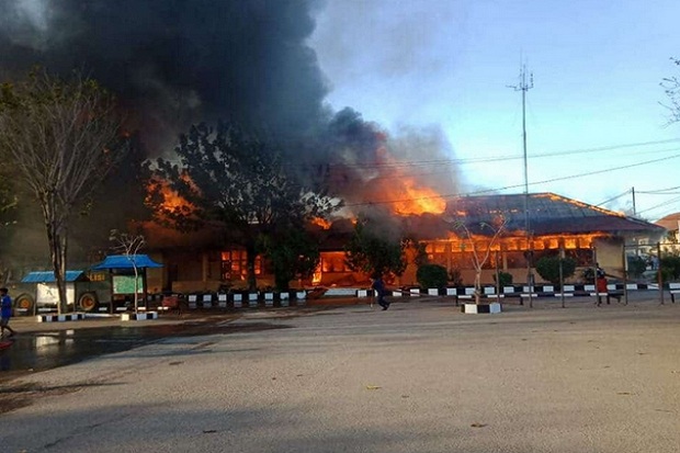Markas Polda NTT Terbakar