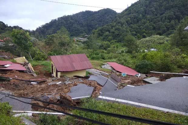 Mapolres Arosuka Solok Ambles Usai Hujan Lebat
