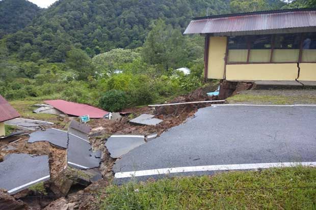 Mapolres Arosuka Solok Ambles Usai Hujan Lebat
