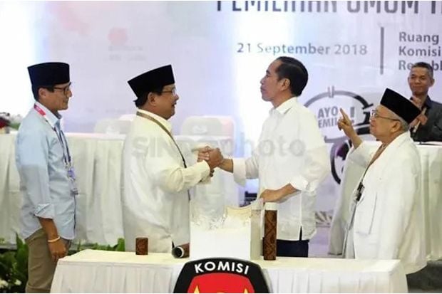 Melihat 7 Momen Pertemuan Dua Rival Jokowi-Prabowo