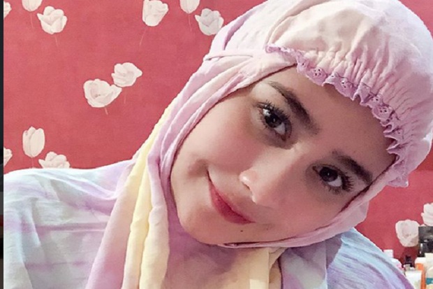 Prilly Latuconsina Rutin Baca Ayat 1000 Dinar
