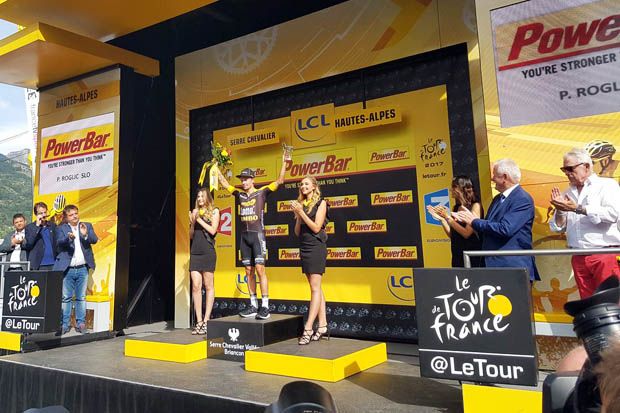 Primoz Roglic (LottoNL Jumbo) tengah berada di podium juara Etape 17 Tour de France 2017. (Foto-LeTour)