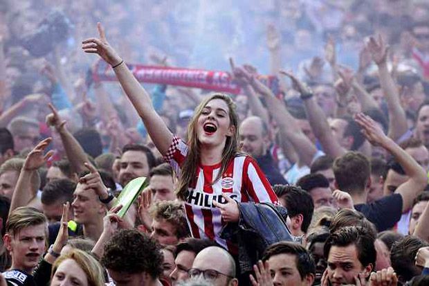Lautan Manusia Tumpah di Alun-Alun Eindhoven Rayakan Juara PSV