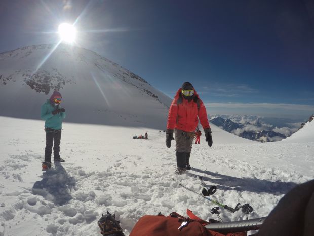 Tim Pendaki BRI-Brawijaya Kibarkan Merah Putih di Puncak Elbrus