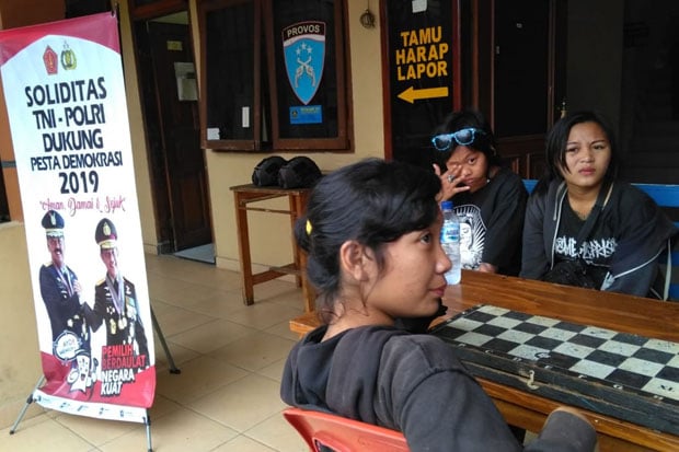 Anak Punk Ditemukan Tewas Bersimbah Darah di Kebun Kosong Pamulang