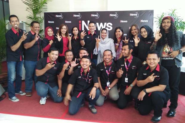 Coba Kamera Studio, Puti Soekarno Datangi Redaksi iNews TV Jatim di Ultah Ke-3