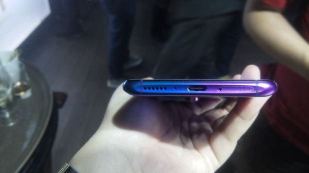 Incar Konsumen Kaya di Indonesia, Oppo R17 Pro Dibanderol Rp9,9 Juta