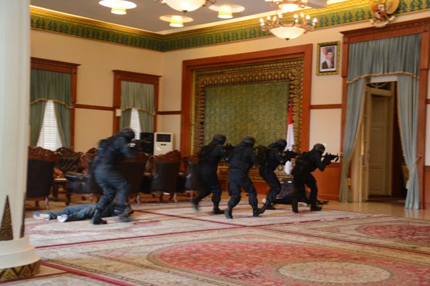 Pasukan Raider Bebaskan Gubernur Kepri dari Kelompok Bersenjata