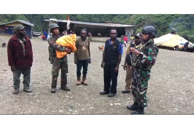 Kisah Heroik Pasukan Raider Menyelamatkan Bayi saat Baku Tembak dengan OPM