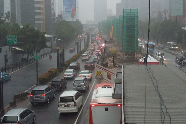 Hujan Lebat, Ini Ruas Jalan yang Tergenang Banjir di Jakarta