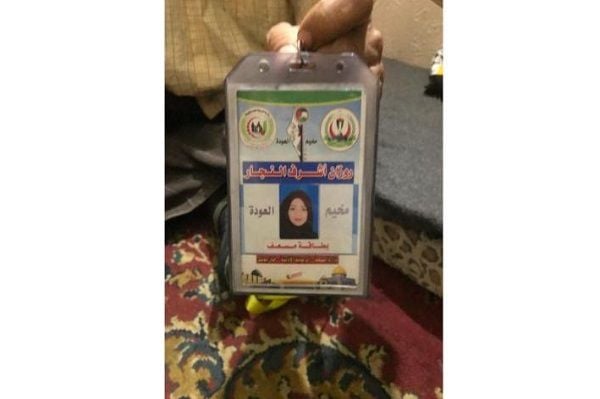 Tunjukkan Rompi Medis, Ibu Razan: Apa Ini Identitas Teroris?