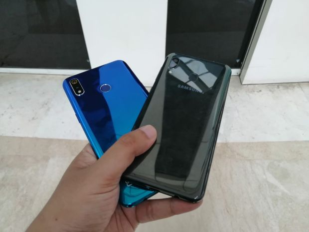 Adu Hebat realme 3 dengan Samsung Galaxy A20, Siapa Paling Layak Dipunya?