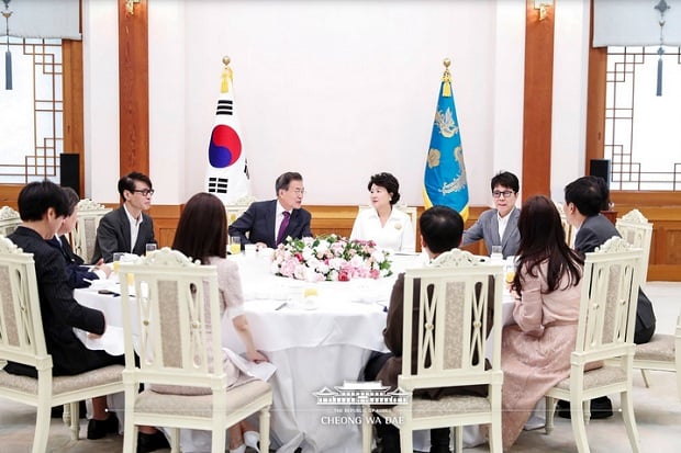 Seohyun SNSD dan Red Velvet Makan Siang Istimewa Bersama Presiden