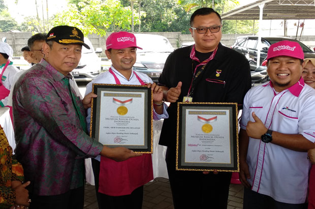Masyarakat Tangsel Pepes 6.000 Ikan Bandeng, Pecahkan Rekor MURI