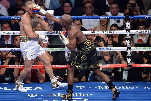 Detik-detik McGregor Sempoyongan