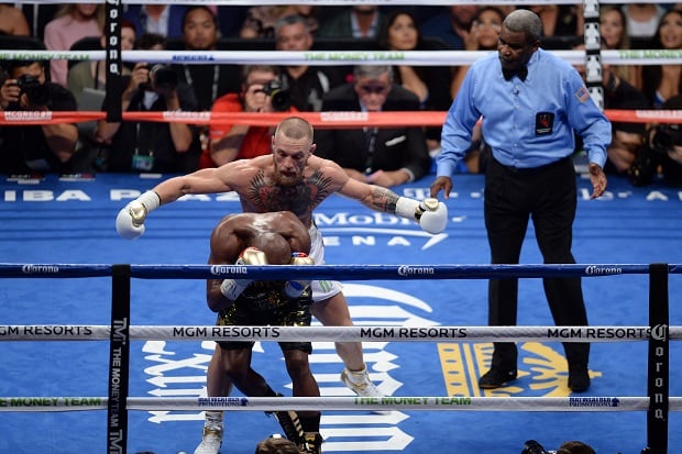 Detik-detik McGregor Sempoyongan