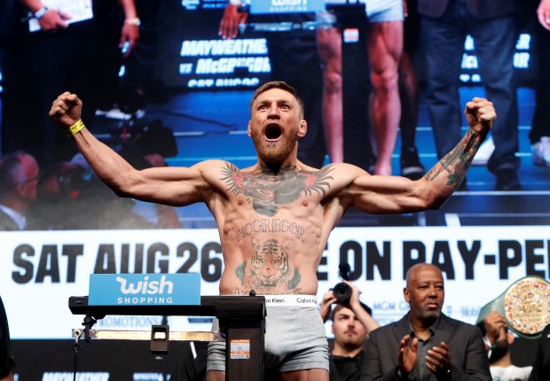 Mayweather Ceking ketimbang McGregor
