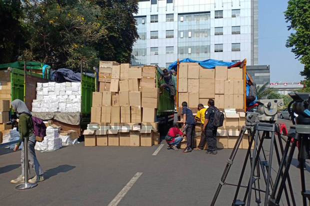 Ribuan Kosmetik Ilegal Asal China Ditemukan di Marunda dan Dadap