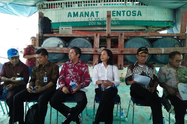 Menteri Rini Tamasya ke Kota Tua Naik Busway