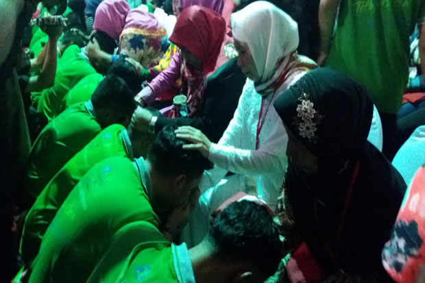 Kisah Haru Saat Tahanan Anak Membasuh Kaki Ibu di LPKA Tangerang